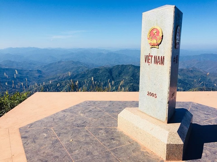 Khung cảnh Ngã ba Đông Dương