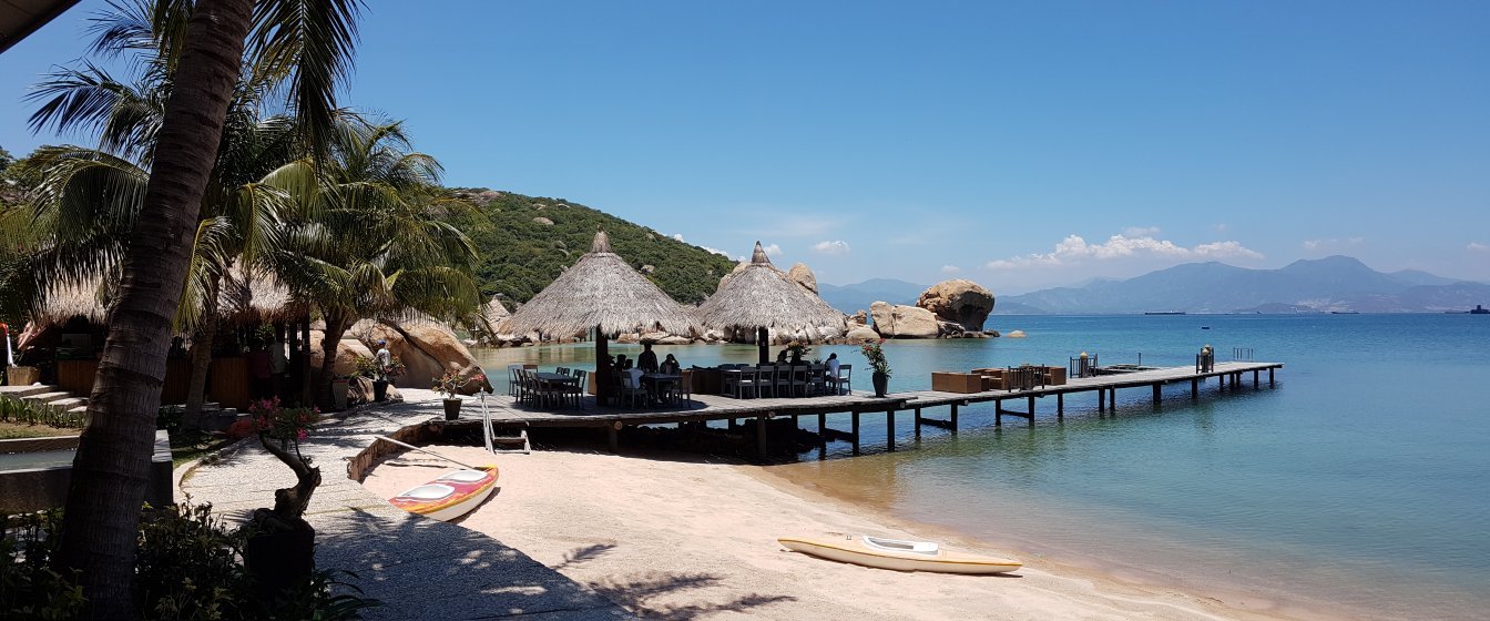 Cầu gỗ lãng mạn ở Ngọc Sương Resort