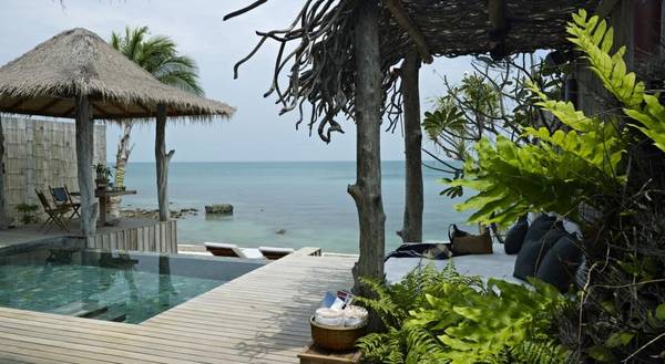 Khu nghỉ dưỡng với các bungalow trên mặt nước hoặc sát biển tại một hòn đảo nhiệt đới