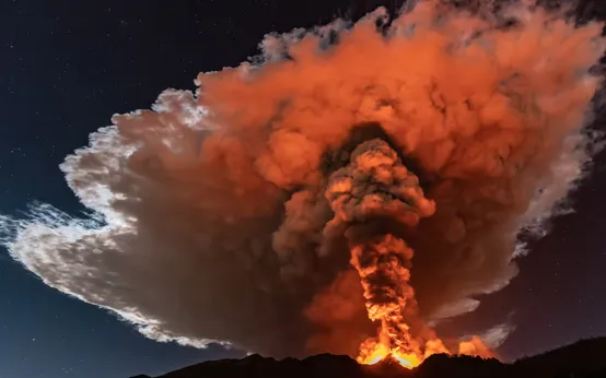 Núi lửa Etna phun trào