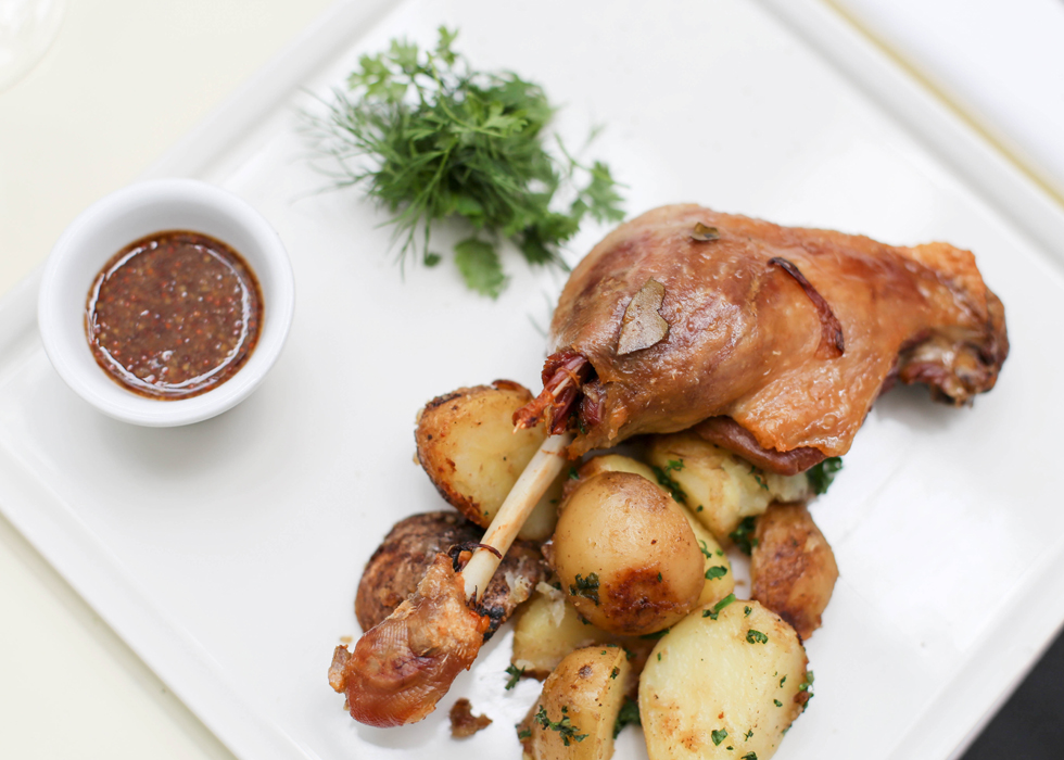 Các sản phẩm dược mỹ phẩm Pháp trong cửa hàng