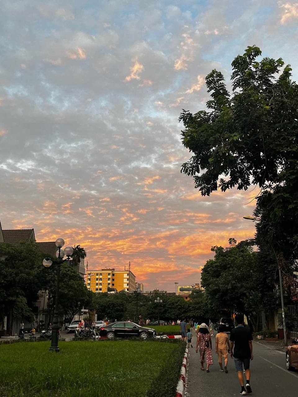 Thành phố Hà Nội lung linh về đêm từ trên cao