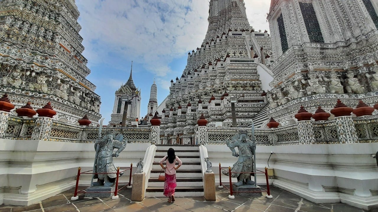Cận cảnh những chi tiết chạm khắc tinh xảo của Wat Arun