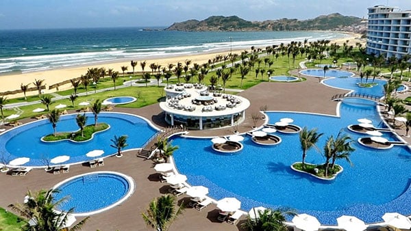 FLC Luxury Resort Quy Nhơn với sân golf và view biển