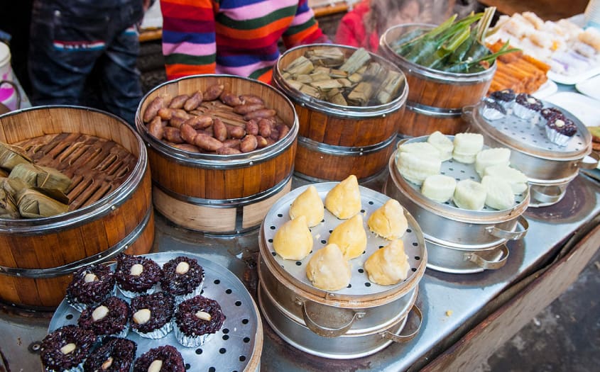 Một nhà hàng địa phương với kiến trúc truyền thống ở Lệ Giang