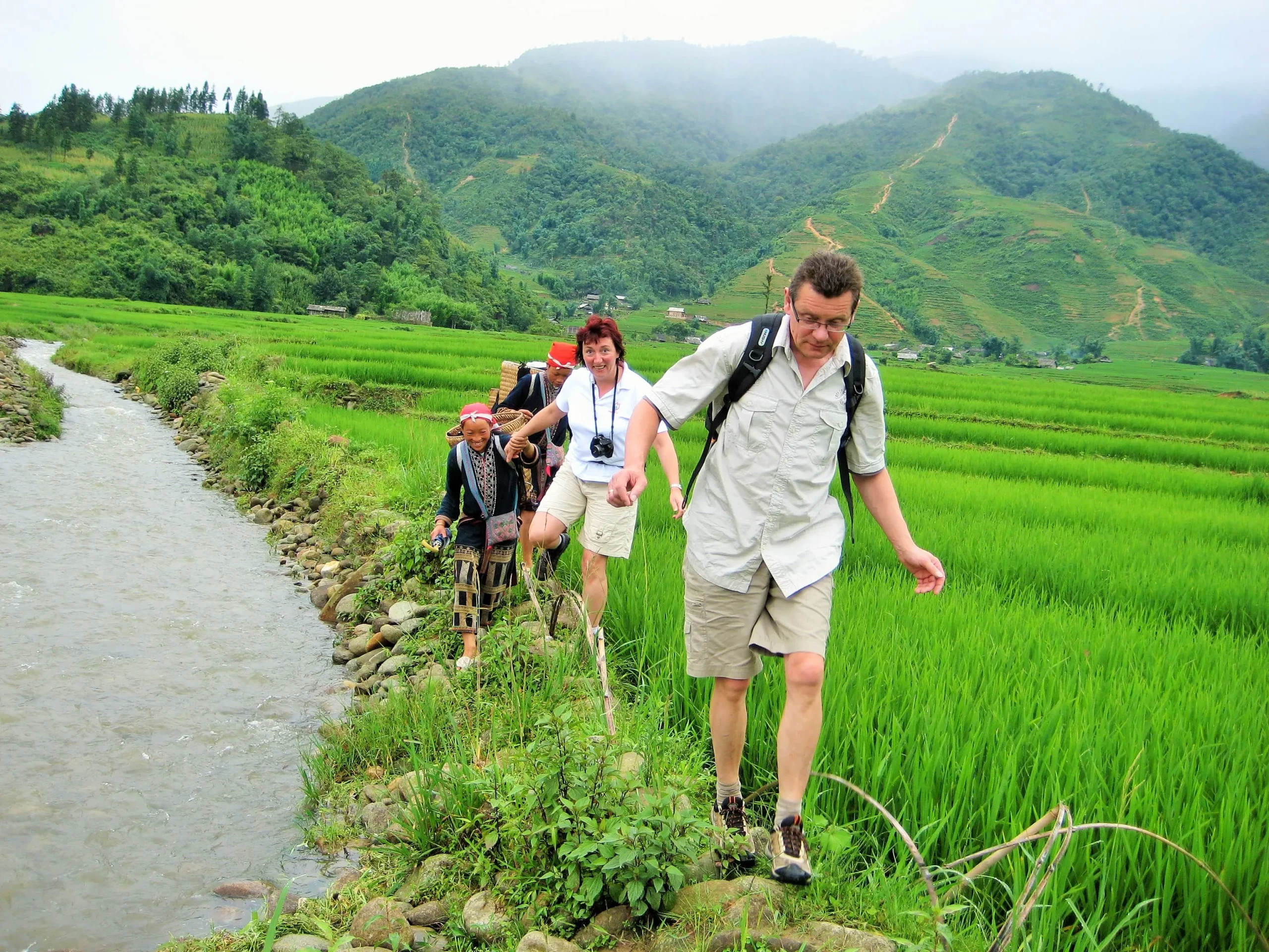 Du khách trekking ở Sapa