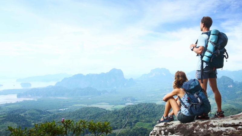 Món ăn địa phương hấp dẫn trên bàn ăn