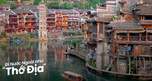 Du thuyền trên dòng Đà Giang