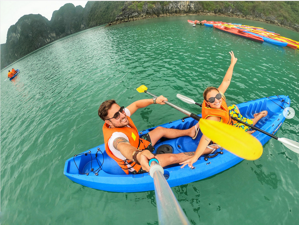 Khung cảnh từ trên cao Vịnh Lan Hạ