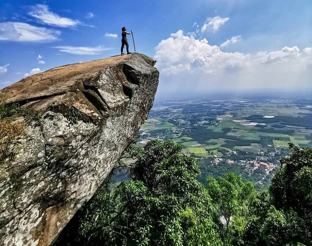 Cảnh núi non hùng vĩ