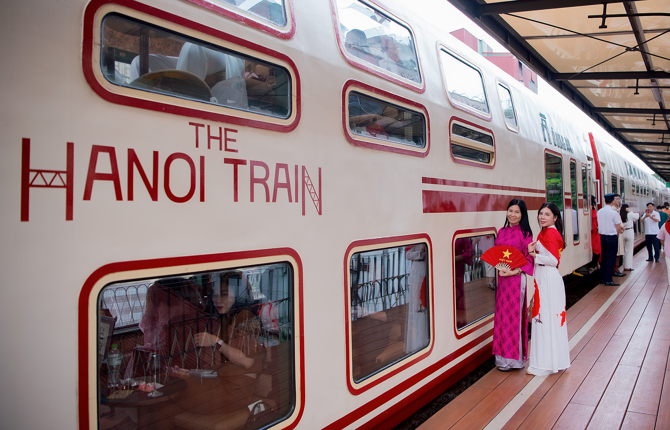 Quán cà phê nhỏ xinh bên Phố Đường Tàu