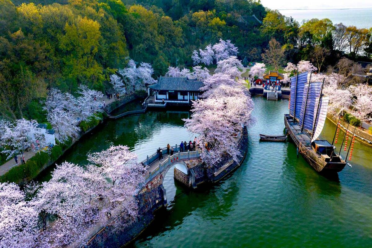 Giang Nam Mưa Có Tình: Chuyện Tô Châu Tôi Kể Bên Dòng Sông Bình