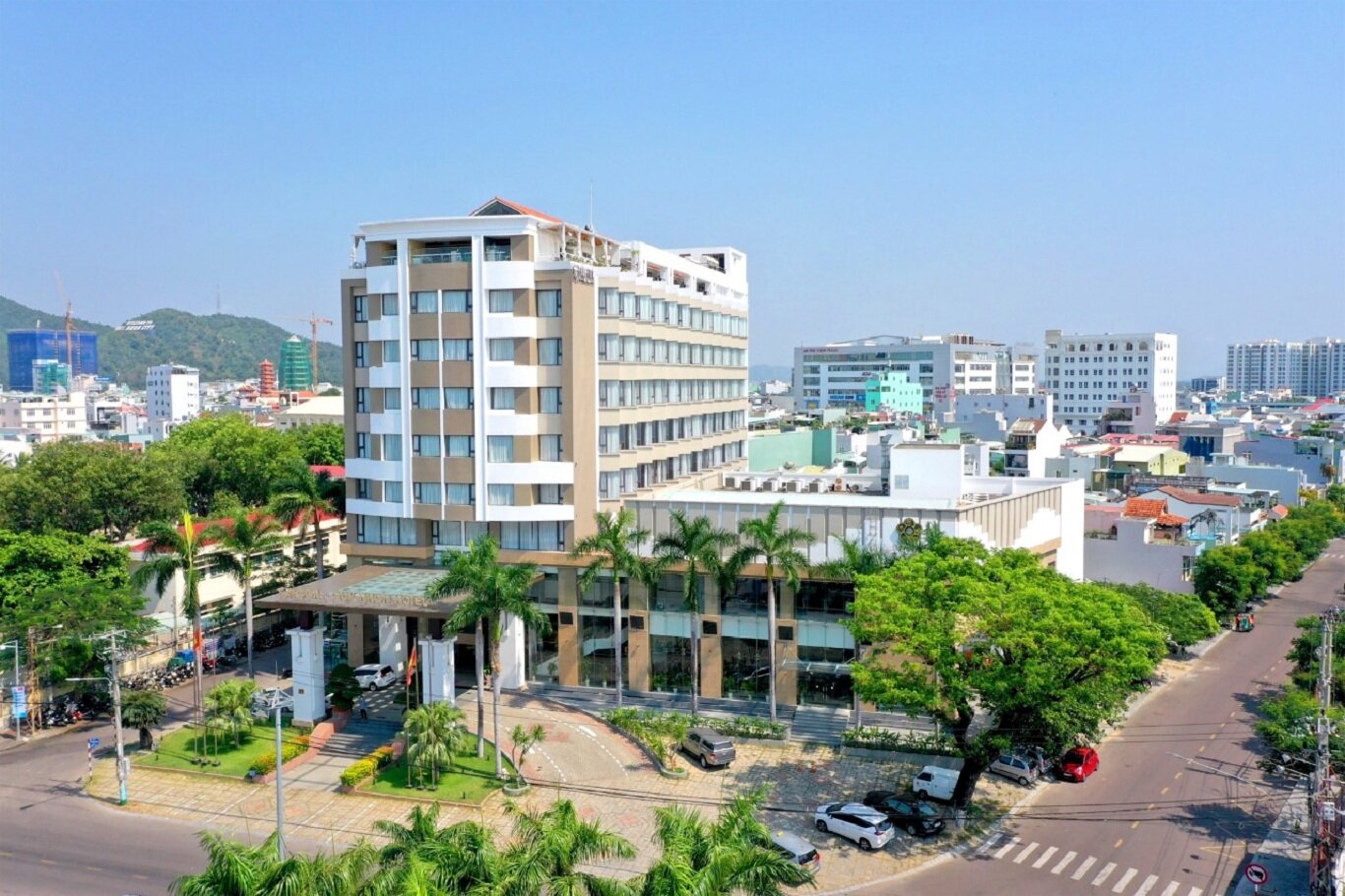 Toàn cảnh Royal Hotel & Healthcare Resort Quy Nhơn