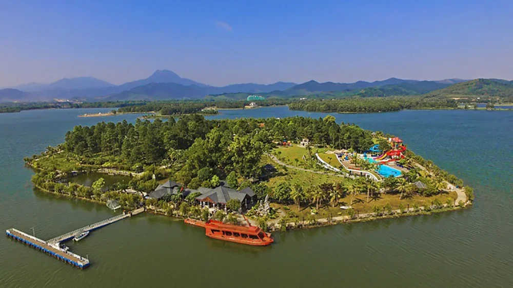 Chèo SUP đón bình minh trên biển Phú Quốc