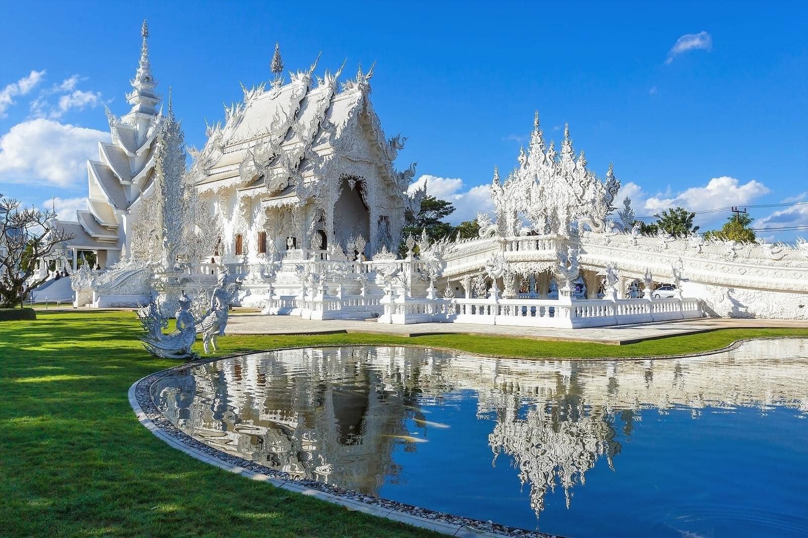 Chùa Trắng (Wat Rong Khun) với kiến trúc độc đáo, huyền ảo
