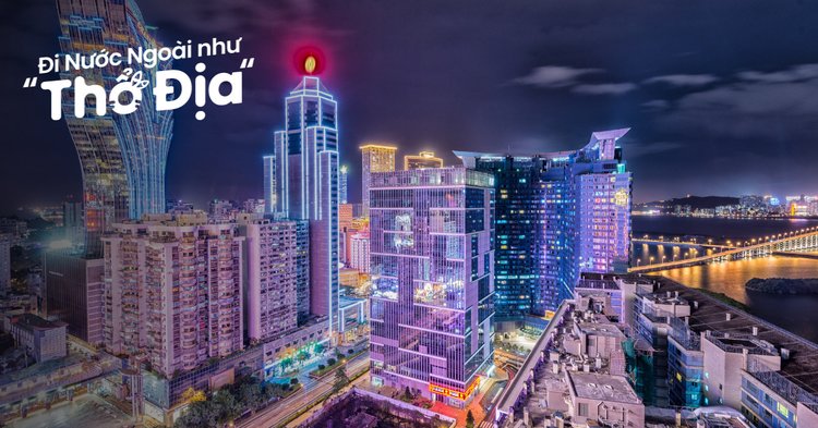 Tháp Ma Cao Tower cao chót vót nhìn từ bên dưới