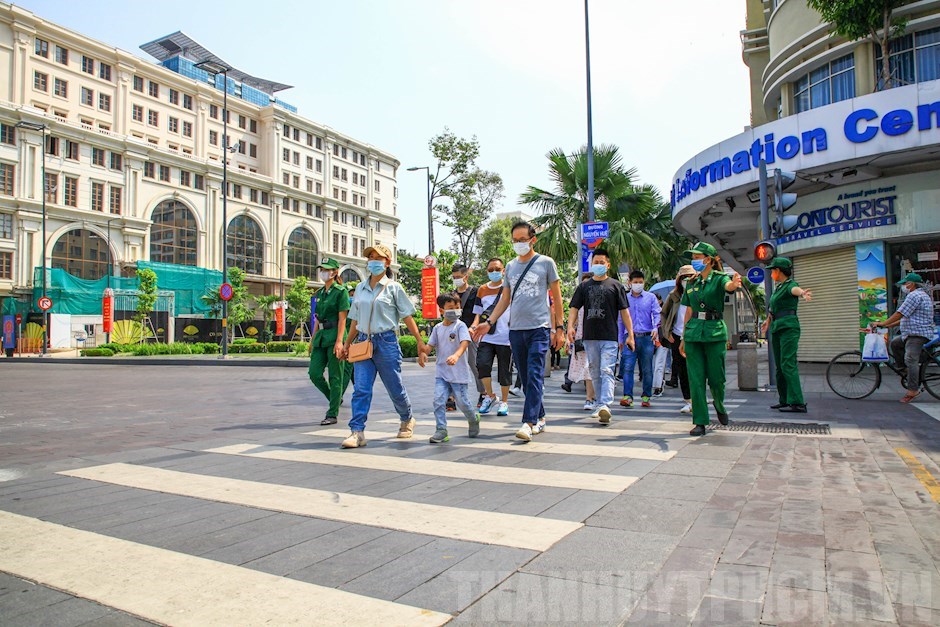 Cảnh sát hỗ trợ du khách