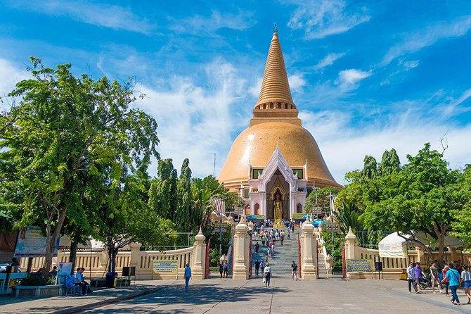 Chùa Wat Samphran với tượng rồng khổng lồ