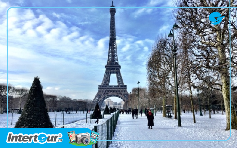 Dãy núi Alps tuyết phủ trắng xóa