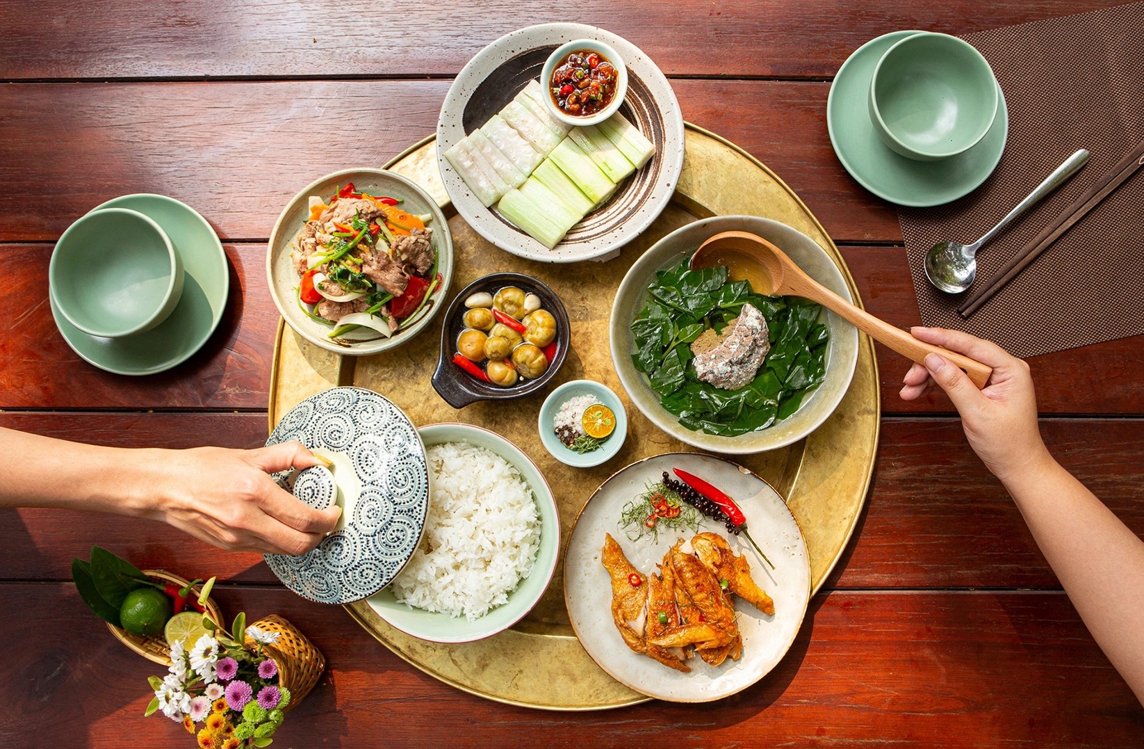 Lee Kwang Soo ngần ngại khi thử đuông dừa