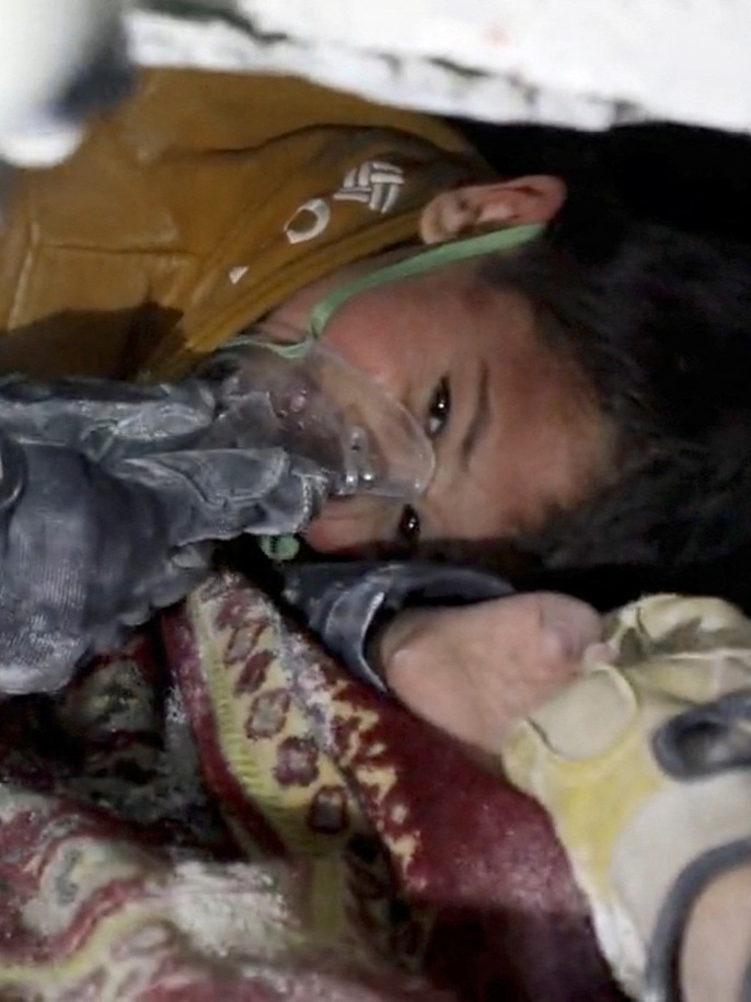 Một cảnh giải cứu, tượng trưng cho sự sống sót