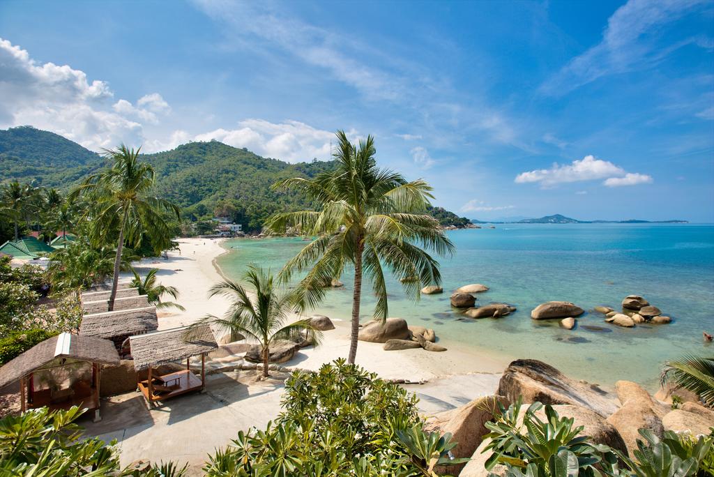 Bãi biển cát trắng nước trong xanh ở Koh Samui