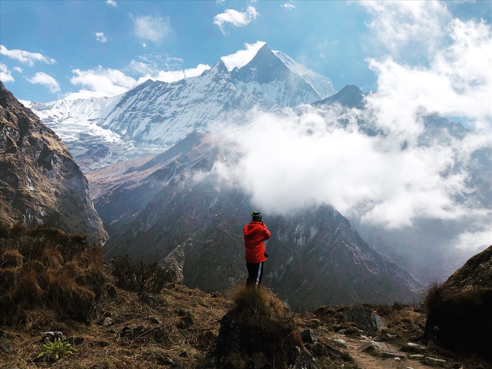 Khoảnh khắc đoàn tụ an toàn sau hành trình vất vả