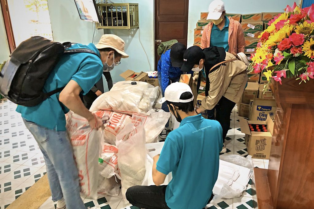 Một căn phòng khách sạn sạch sẽ, ấm cúng