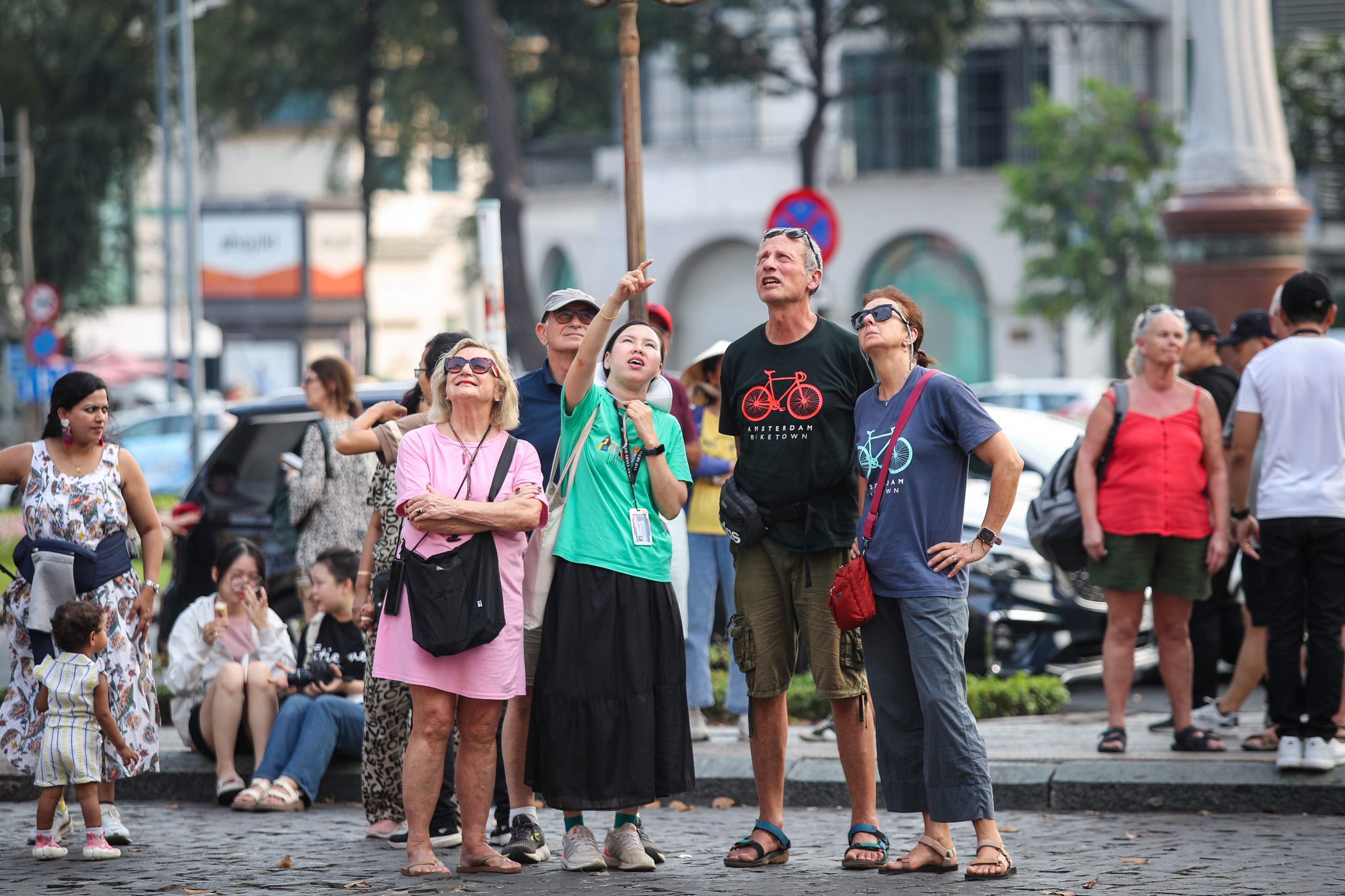 Du khách quốc tế tham quan trung tâm TP.HCM