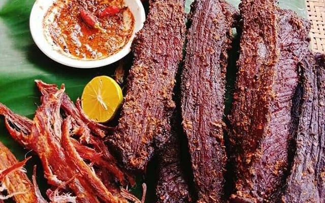 Mẹt cơm đặc sản Hà Giang bên bờ sông Nho Quế