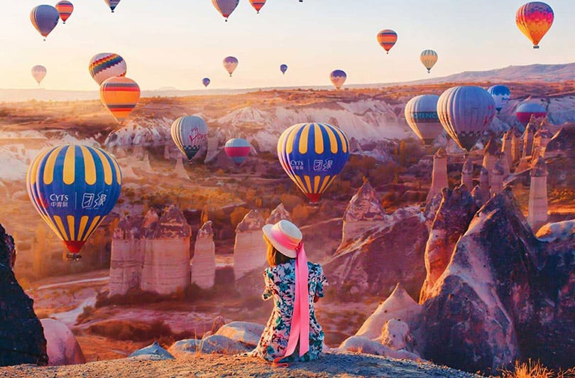 Khinh khí cầu bay trên bầu trời Cappadocia
