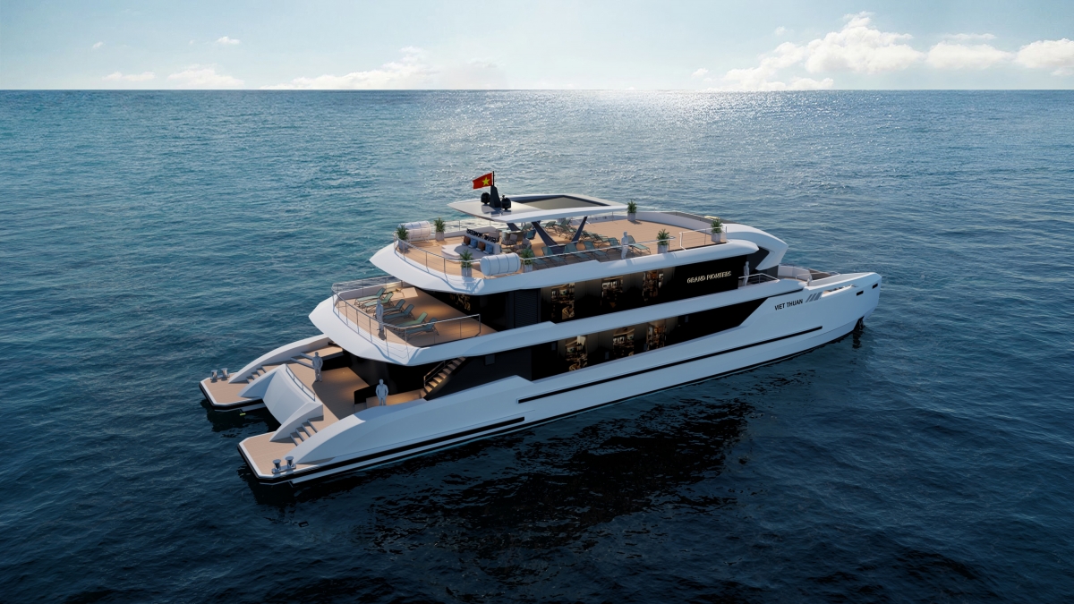 Tàu du lịch sang trọng trên sông Dương Tử gần khu vực Đập Tam Hiệp