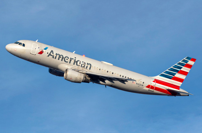 Hình ảnh một người trốn trong khoang càng máy bay, minh họa cho tình huống của Keith.