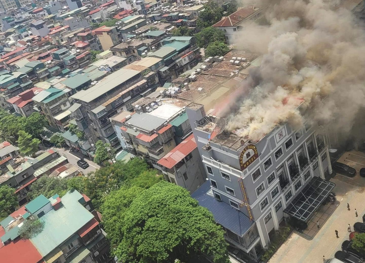 Phòng khách sạn ngập nước