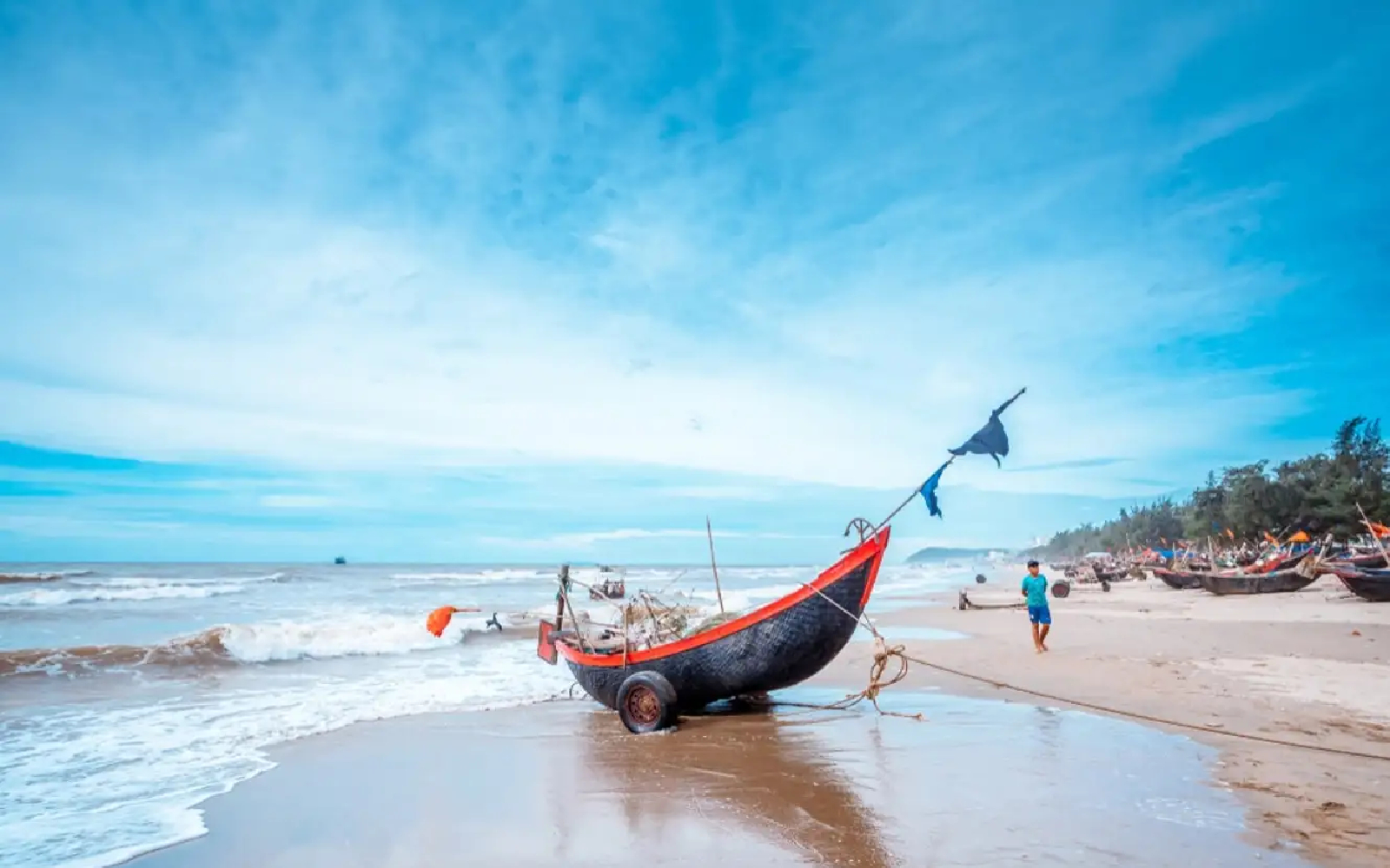 Biển động dữ dội, sóng lớn