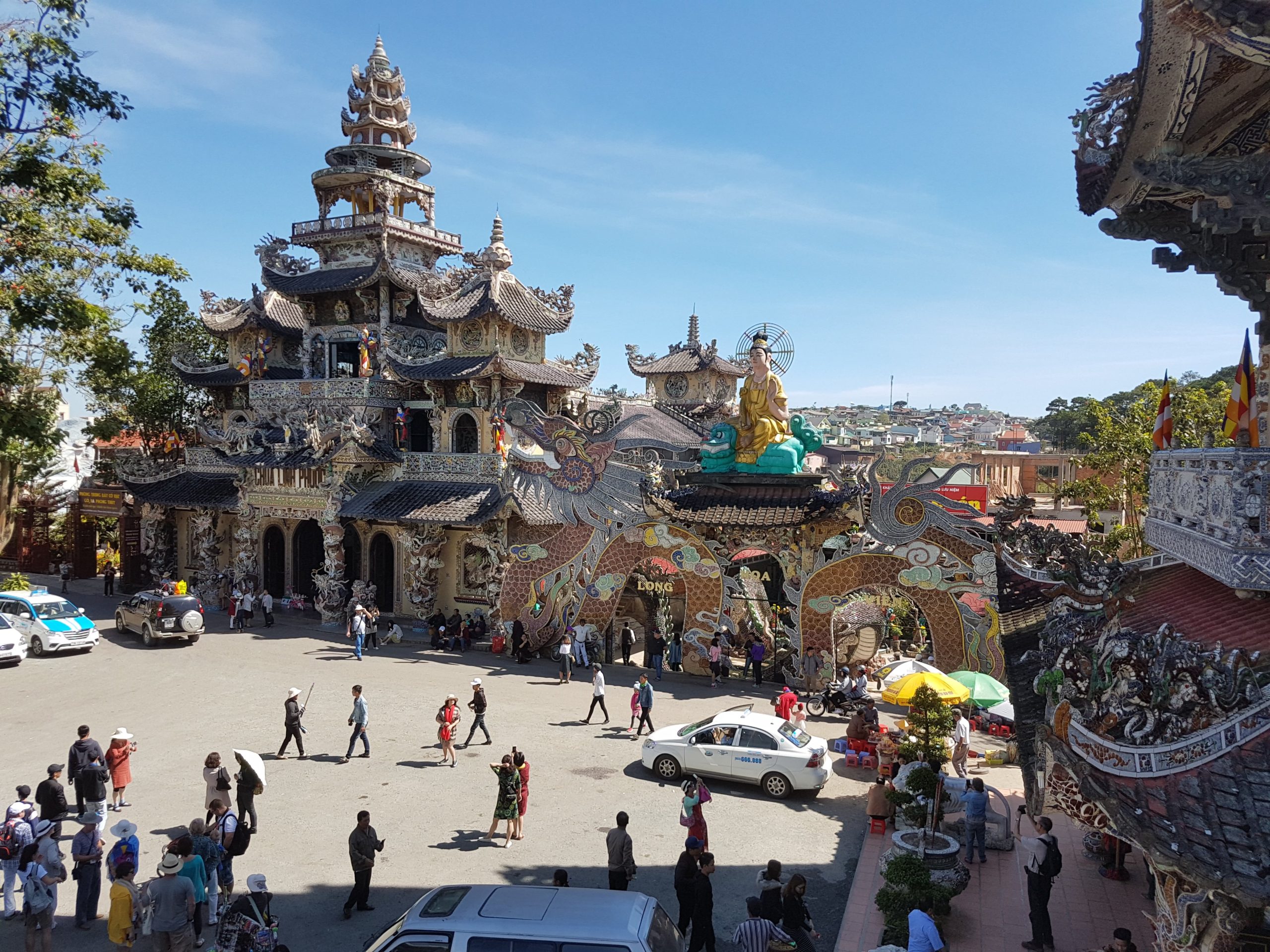 Chùa Linh Phước kiến trúc độc đáo