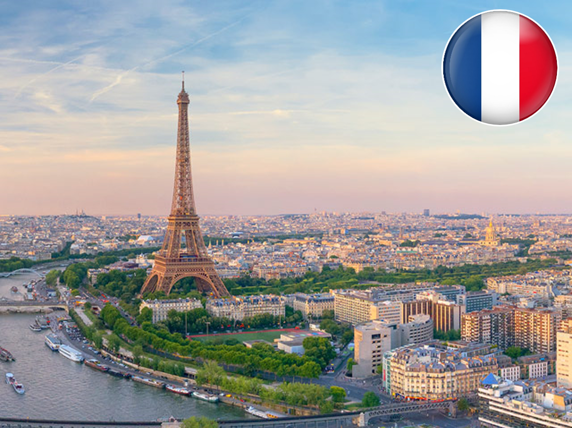 Kim tự tháp Louvre yên bình