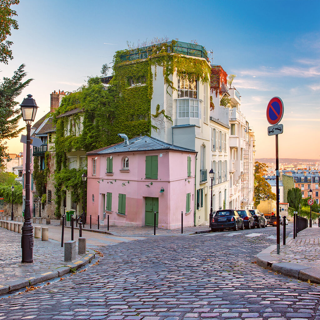 Quán cà phê La Maison Rose màu hồng nổi tiếng ở Montmartre