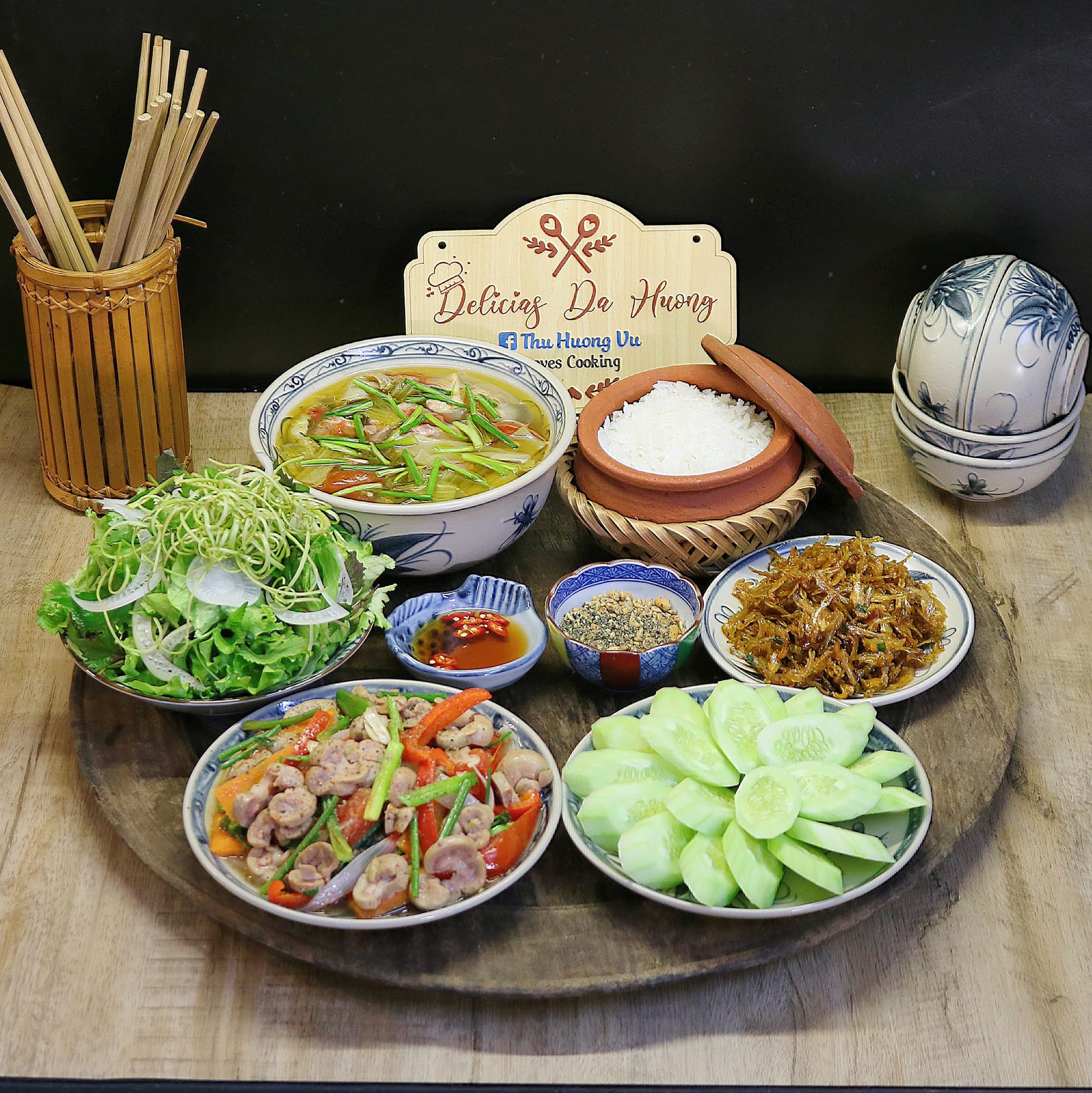 Thịt luộc và cà pháo chấm mắm tôm