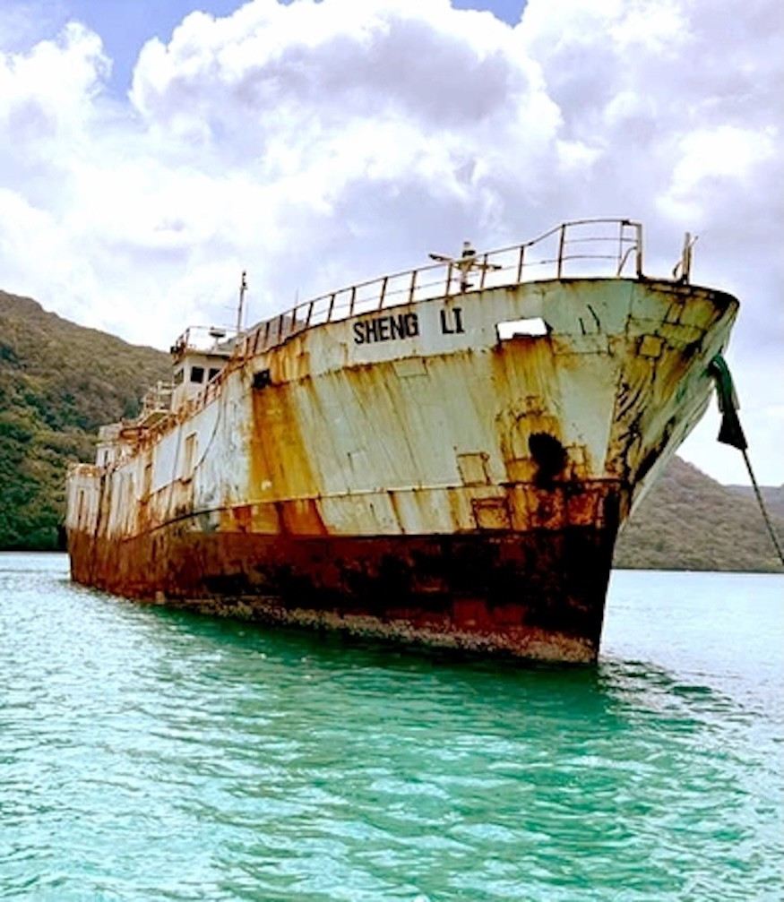 Con tàu Sheng Li đang neo đậu