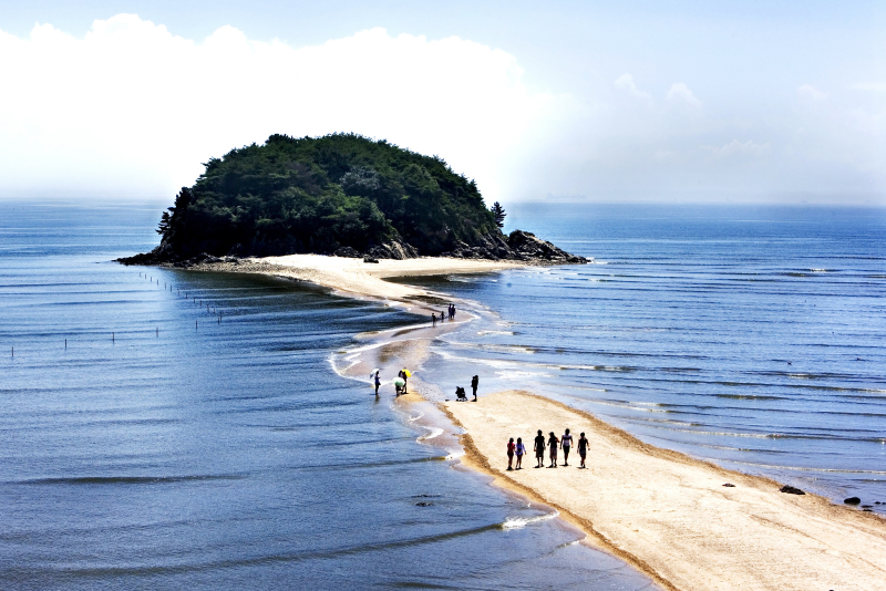 Cầu Seonjae dẫn vào đảo, thuận tiện cho việc di chuyển