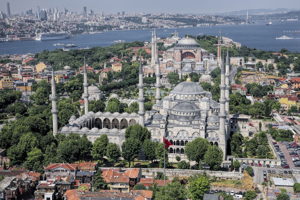 Toàn cảnh Blue Mosque và Hagia Sophia, hai biểu tượng của Istanbul
