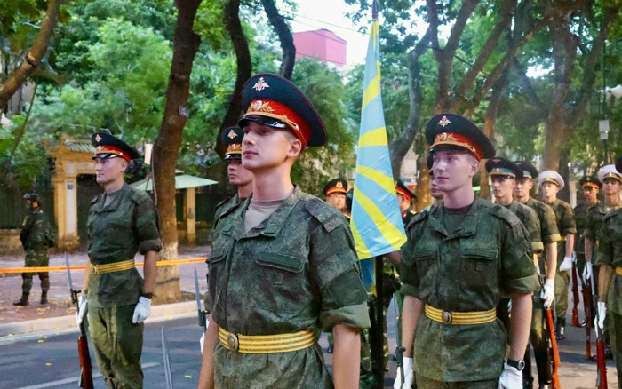 Các quân nhân Nga trong đội hình