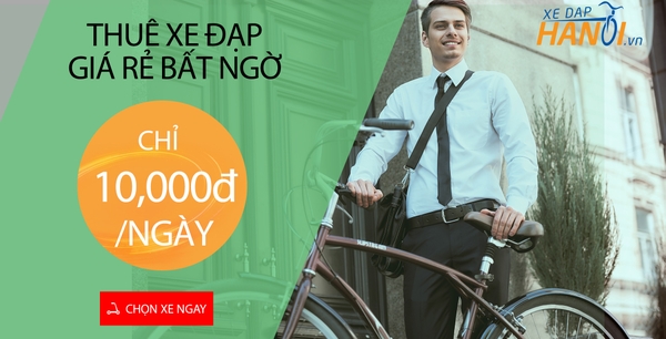 Người phụ nữ đạp xe trên đường